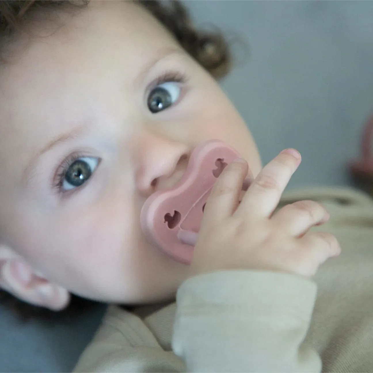 Hevea Pacifier Round Baby Blush 3-36 months
