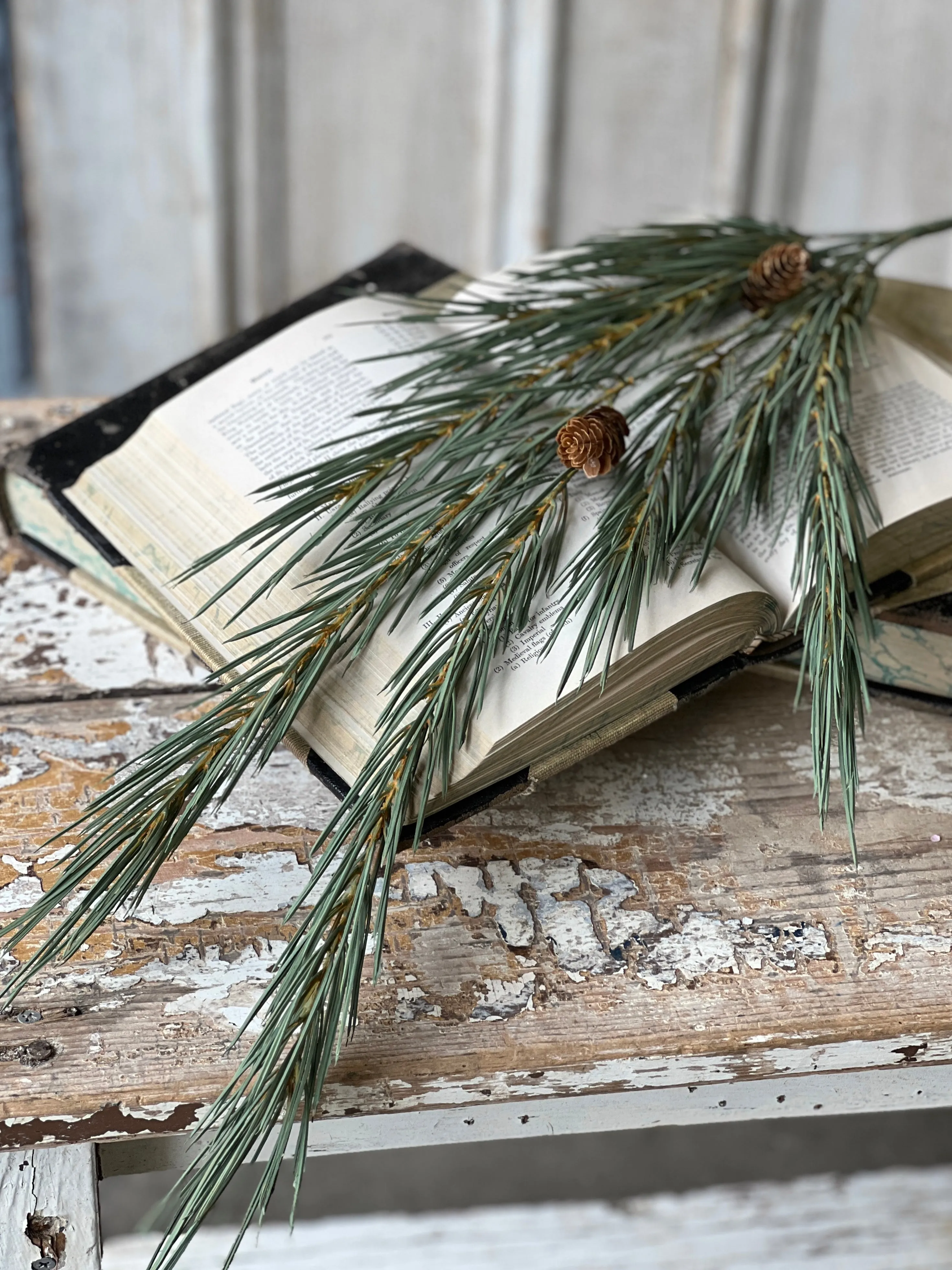 Pendulum Pine Spray | 33.5"